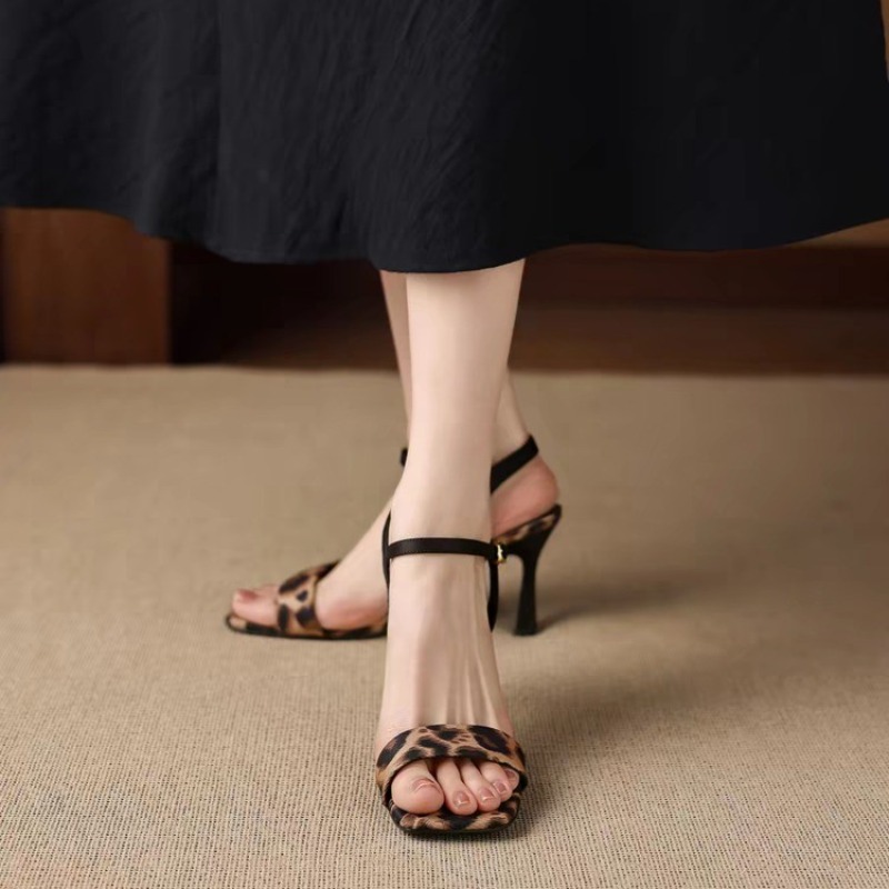 セクシーなレオパード柄ハイヒールサンダル、ワンストラップの細 - Leopard Print Heels のレビューと価格