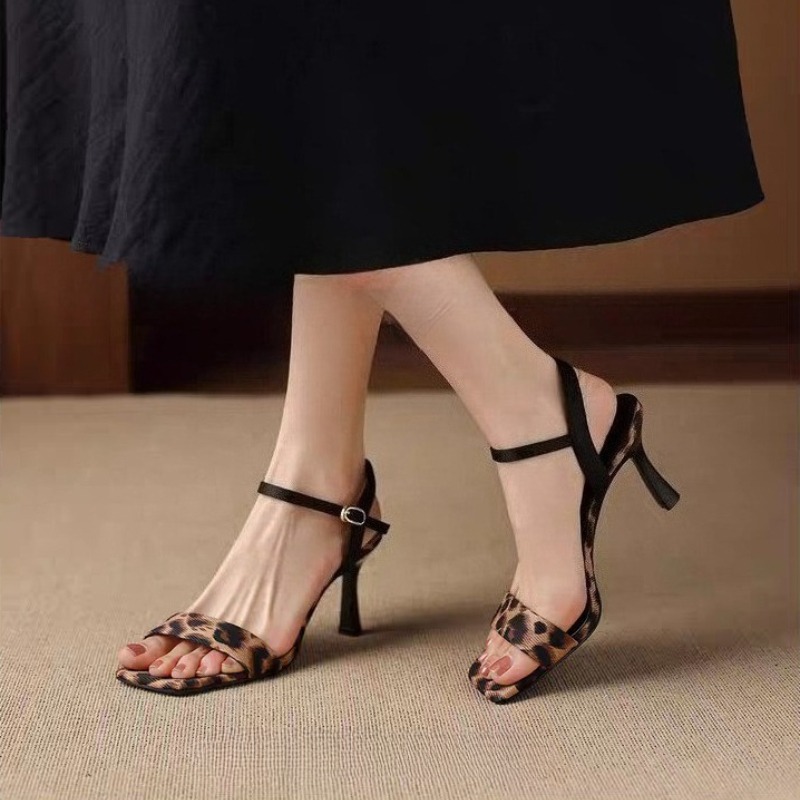 セクシーなレオパード柄ハイヒールサンダル、ワンストラップの細 - Leopard Print Heels のレビューと価格