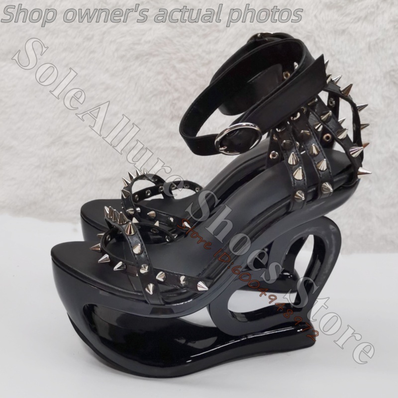 ホットピンク スパイクスタッズ ケージ型ハートカットアウト  - Leopard Print Heels のレビューと価格