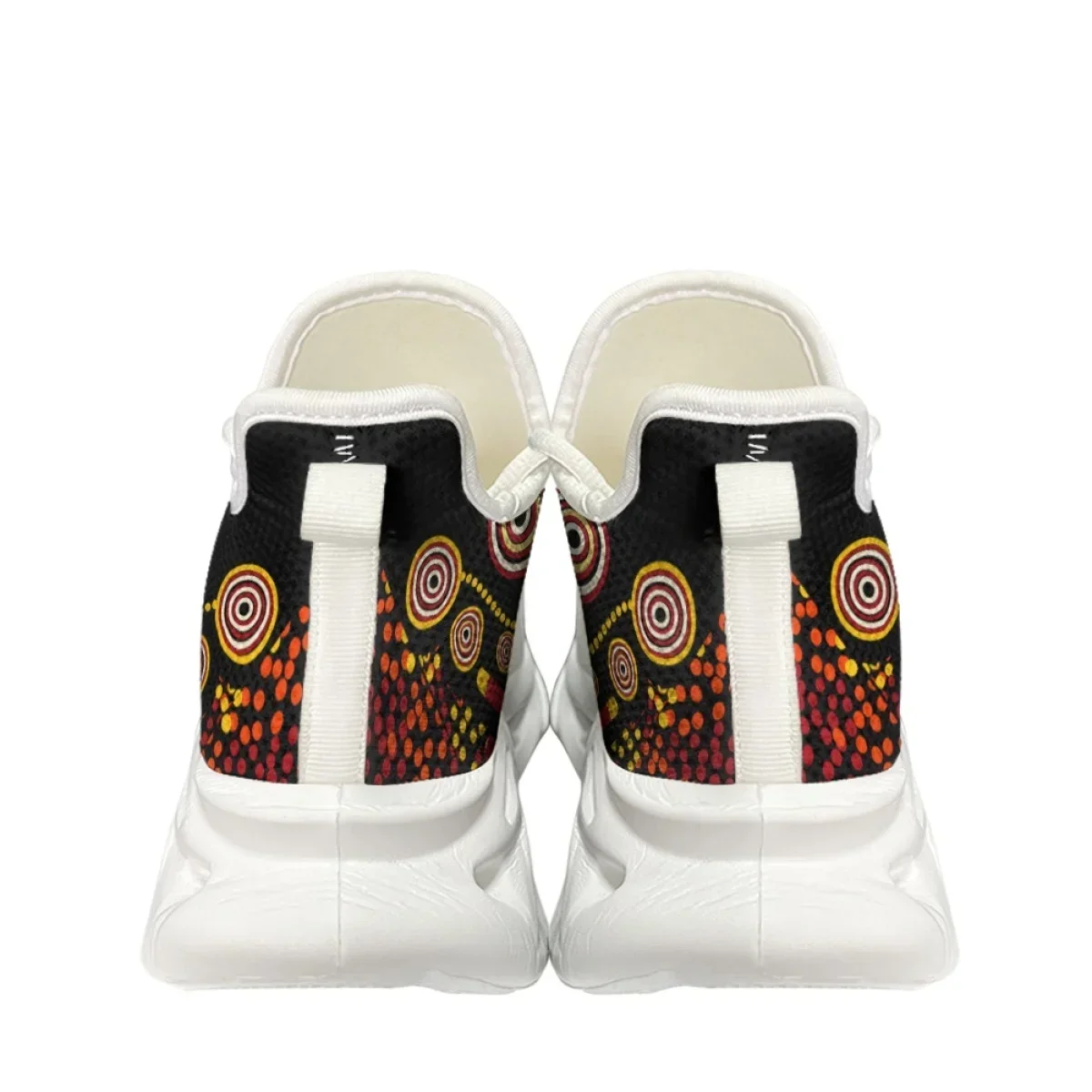 オーストラリアアボリジニデザイナースニーカー先住民トカゲアー - Women Shoes In Australia のレビューと価格